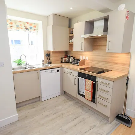 4 Martindales Yard *